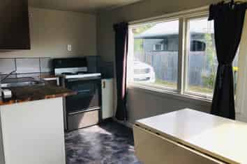 Flat 2/15 Wakanui Road, Ashburton