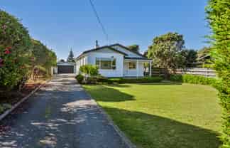 8 Manuka Street, Otaki Beach