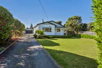8 Manuka Street, Otaki Beach