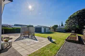 8 Manuka Street, Otaki Beach