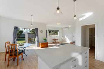 8 Manuka Street, Otaki Beach