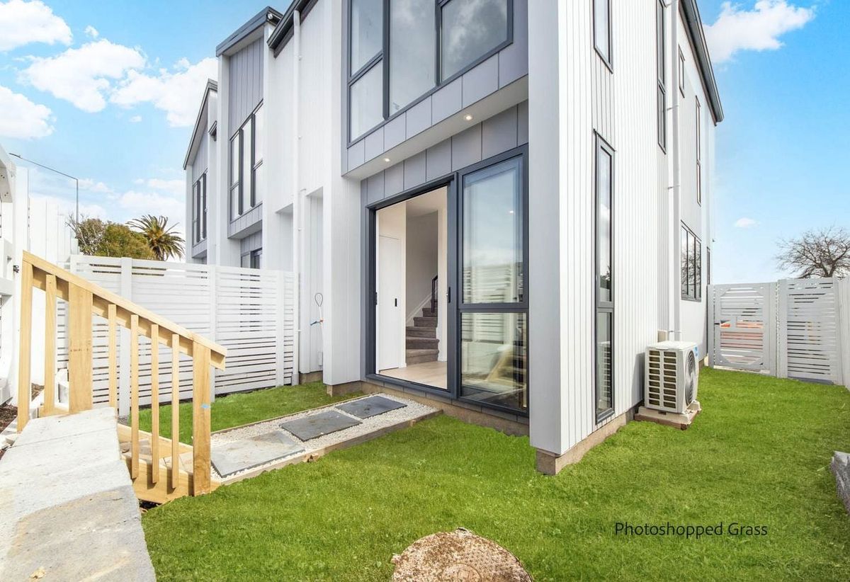 Modern Townhouse in Te Atatu South, Te Atatu South