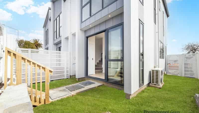 8/234 Te Atatu Road, Te Atatu South
