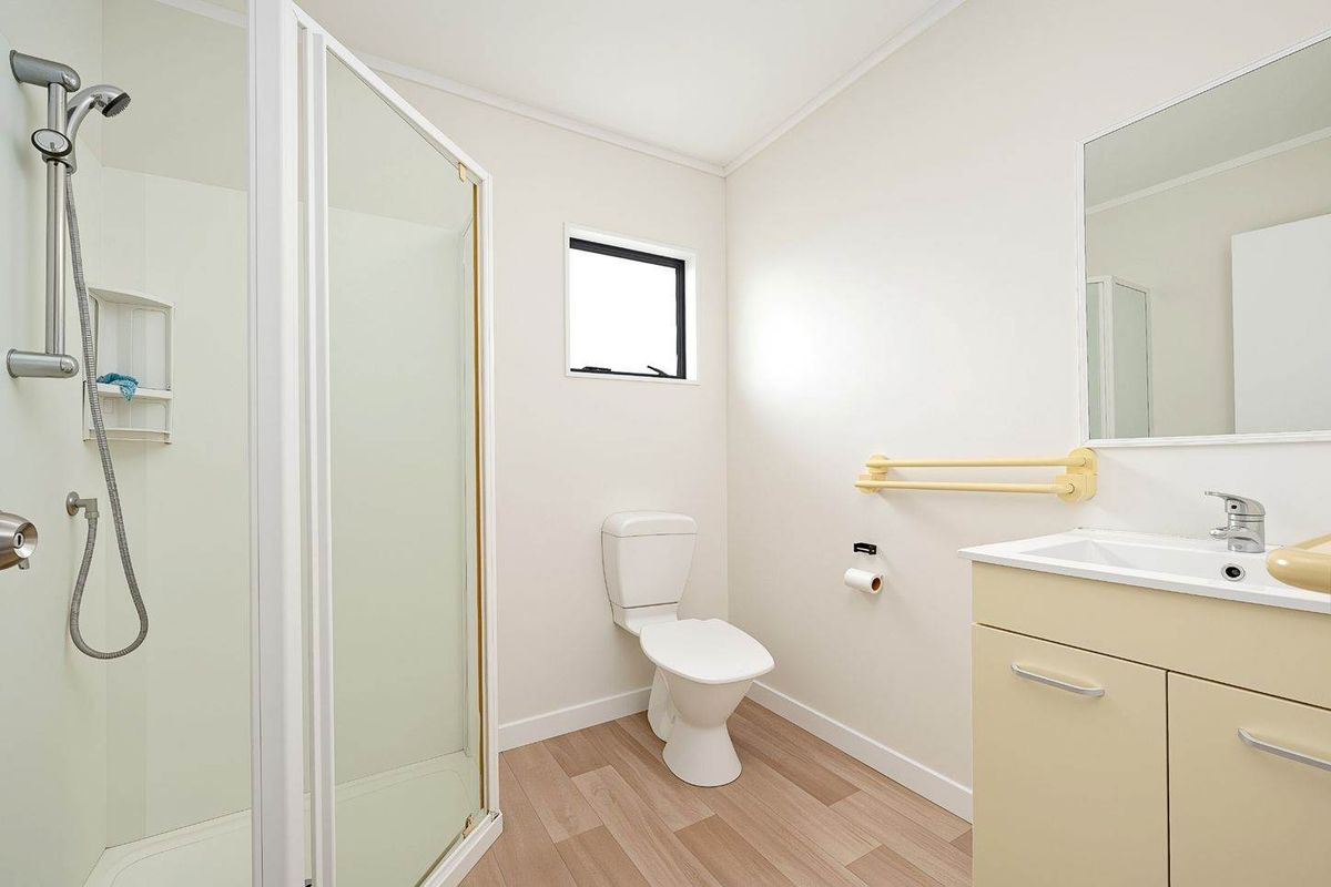One Bedroom Flat with potential in Prime Glend... - Vairāk