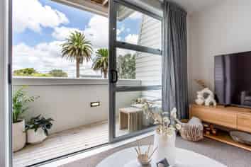 25/3 Riverside Road, Orewa