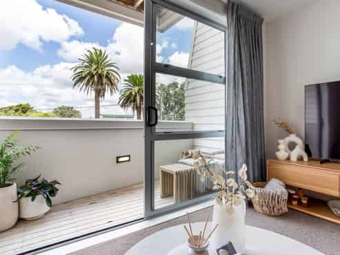 25/3 Riverside Road, Orewa