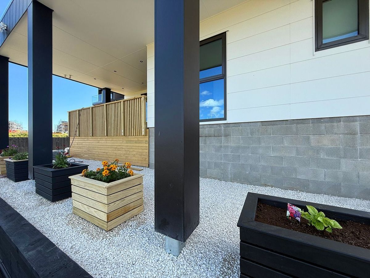 Spacious 3-Bedroom Unit with Stunning Views - Mehr