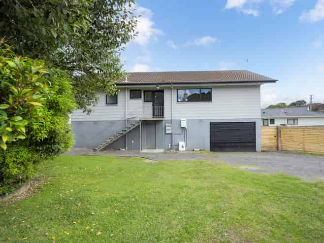 67 Meadowvale Rise, Titirangi