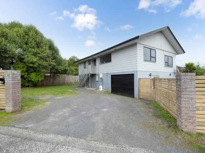 67 Meadowvale Rise, Titirangi