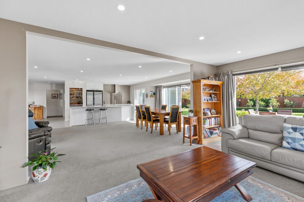 Big Home. Big Section. Endless Possibilities. – pohled 2