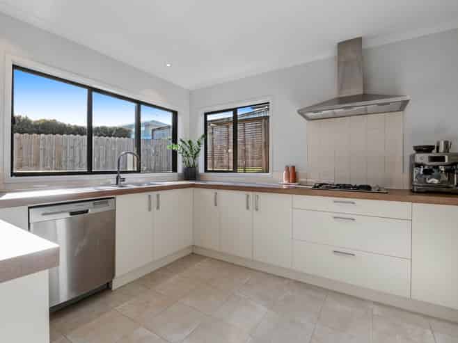 5 Barnacle Rise, Red Beach