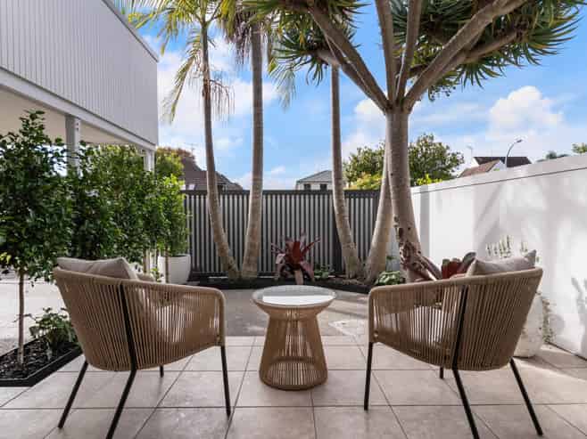 2/1 Taranaki Road, Kohimarama