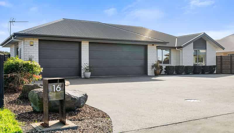 16 Cassini Place, LEESTON