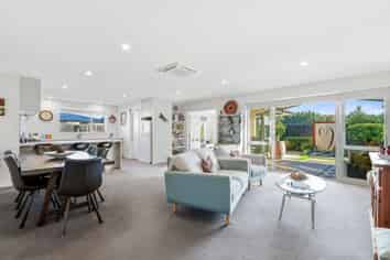16 Cassini Place, LEESTON