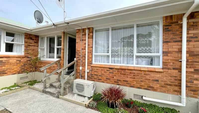 2/216a Edmonton Road, Te Atatu South