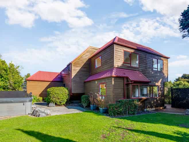 16 James Cook Drive, Whitby