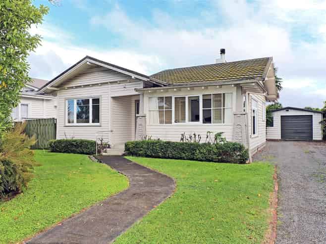 302 McLean Street, Hastings