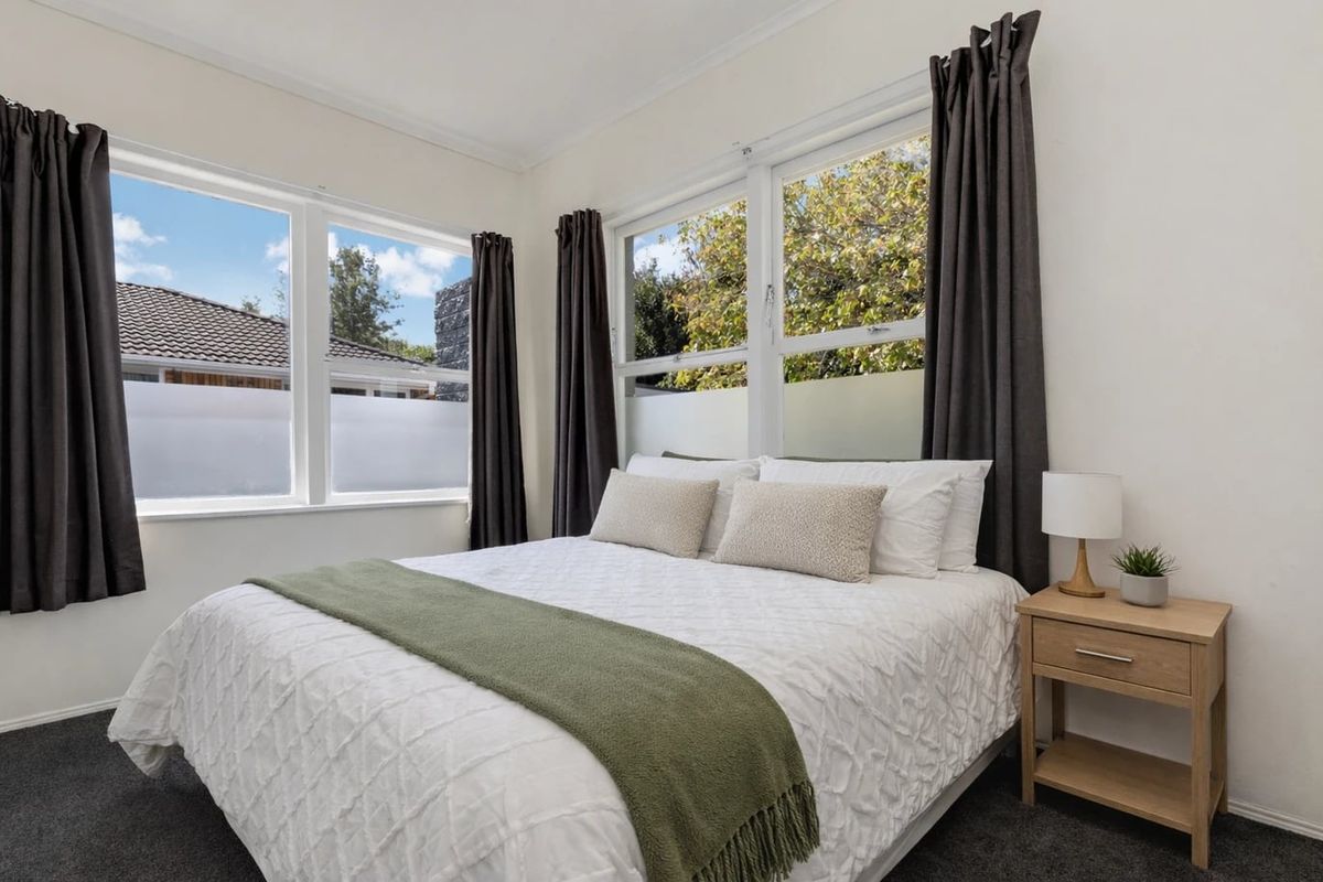 Delightful, bright two bedroom unit! - Widok 6