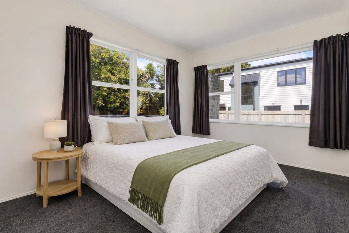 Delightful, bright two bedroom unit! - Widok 5