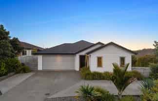 6 Turpin Road, Riverhead