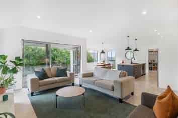 6 Turpin Road, Riverhead
