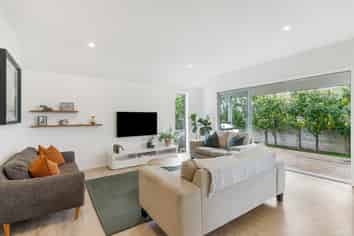 6 Turpin Road, Riverhead