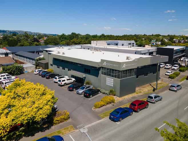 Substantial City-Fringe Office & Warehouse Facility
