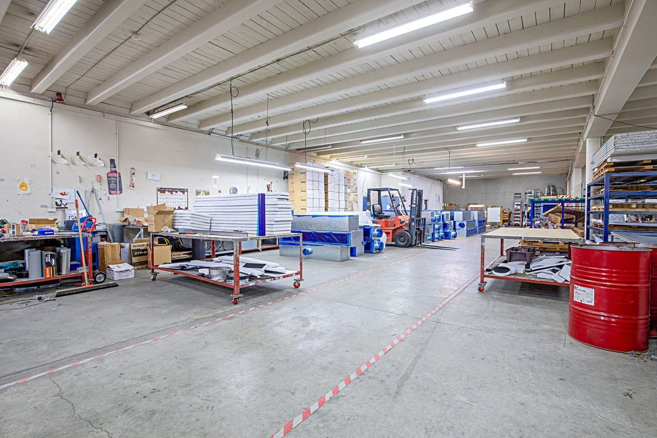 Substantial City-Fringe Office & Warehouse Facility - Ansicht 5