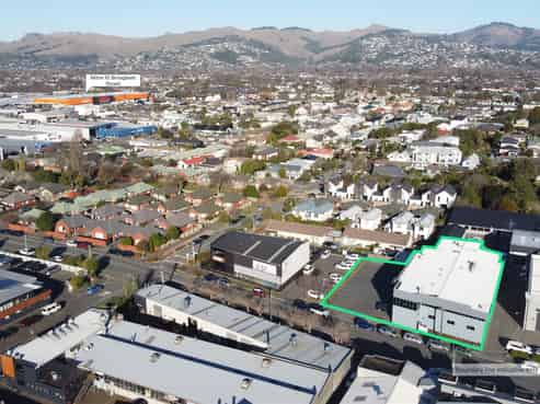 Substantial City-Fringe Office & Warehouse Facility