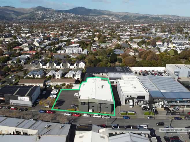 Substantial City-Fringe Office & Warehouse Facility