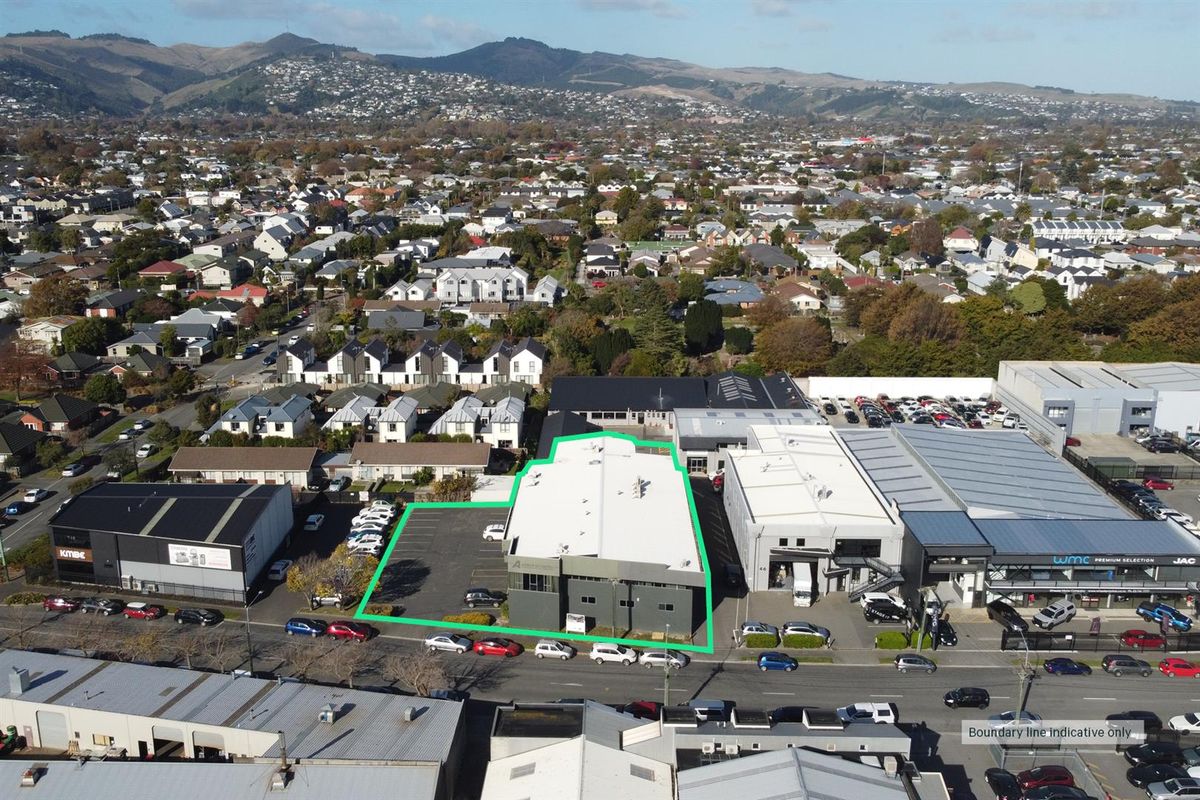 Substantial City-Fringe Office & Warehouse Facility – pohled 2