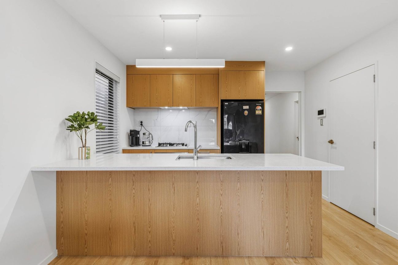 Motivated vendor selling $61,000 under CV - Vista 4