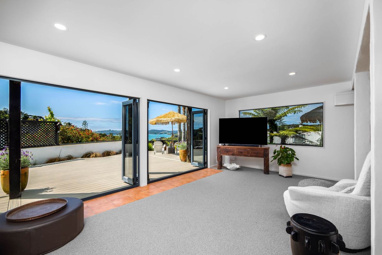 A Slice of Coastal Paradise Across the Tasman - Więcej