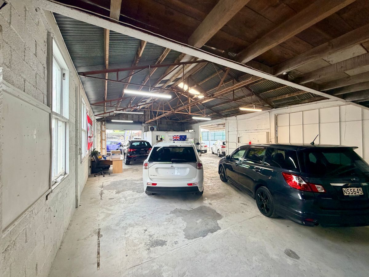 Showroom, Workshop & Yard, High Exposure Location - Ansicht 4