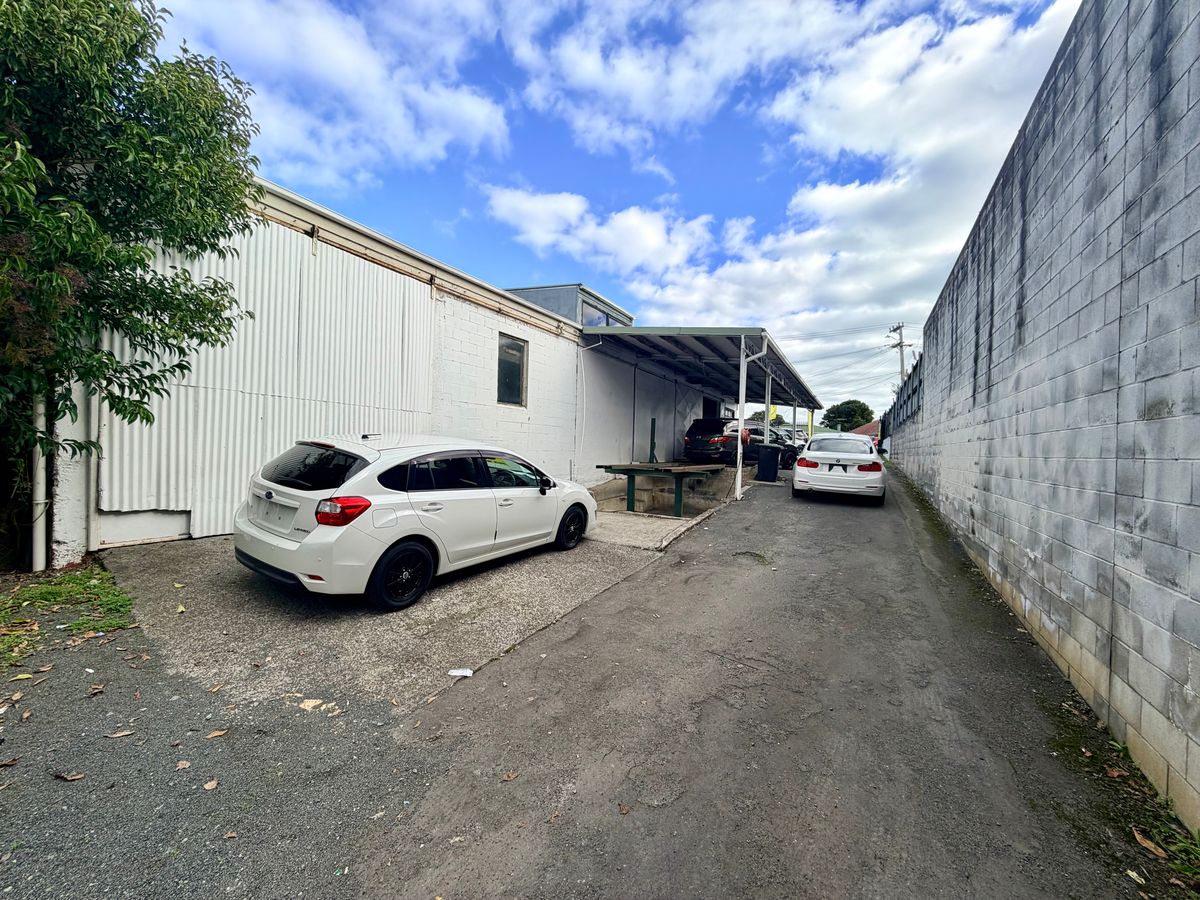 Showroom, Workshop & Yard, High Exposure Location - Ansicht 6