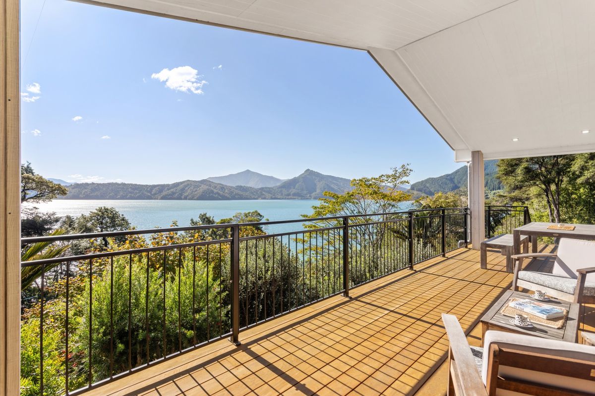 Owners Wellington-bound - a very reluctant sale! - Mehr