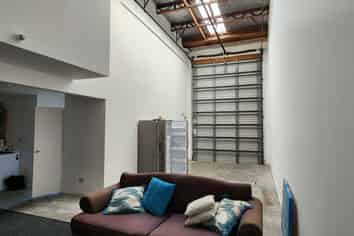 For sale - Takanini live / work