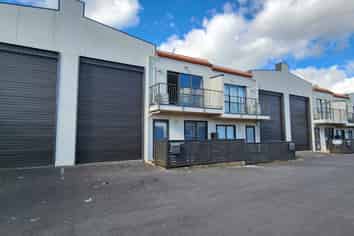 For sale - Takanini live / work