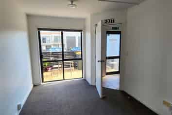 For sale - Takanini live / work