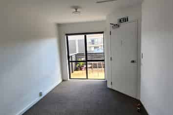 For sale - Takanini live / work