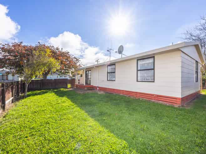 12 Wordsworth Crescent, Enderley