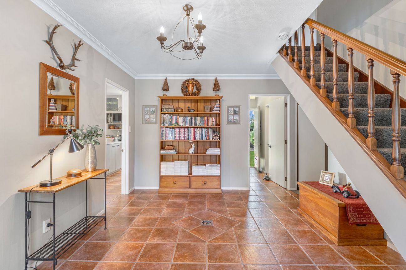 Beautiful Home on 1526 m² with Guest Suite & Pool - Meer