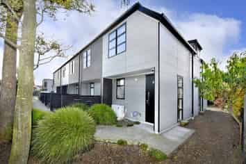 8/68 Barbour Street, Waltham