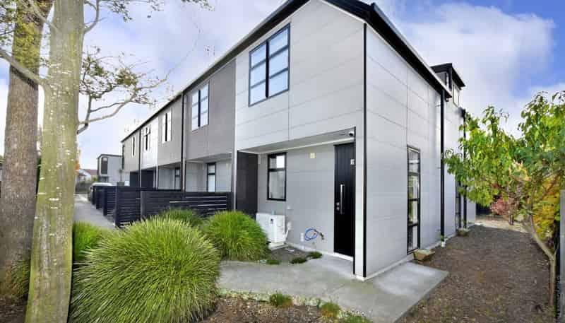 8/68 Barbour Street, Waltham