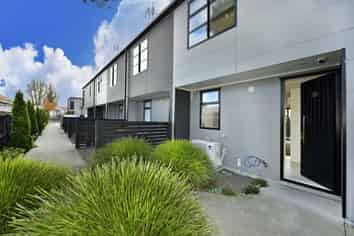 8/68 Barbour Street, Waltham