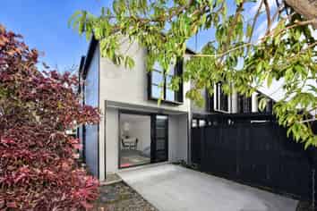 8/68 Barbour Street, Waltham