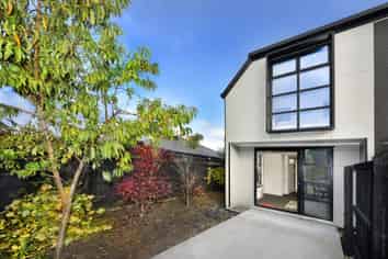 8/68 Barbour Street, Waltham