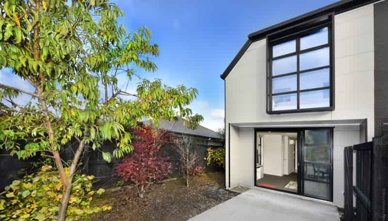 8/68 Barbour Street, Waltham