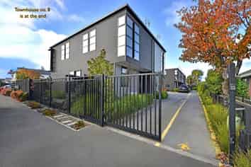 8/68 Barbour Street, Waltham