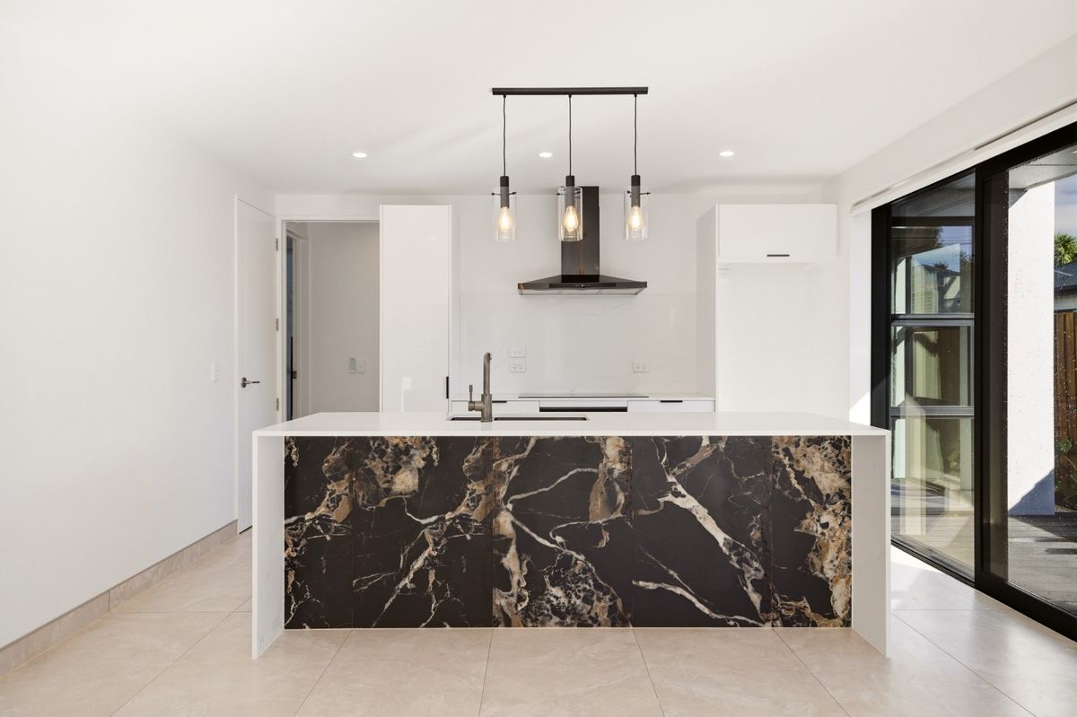 Brand New Executive Residence - Mehr